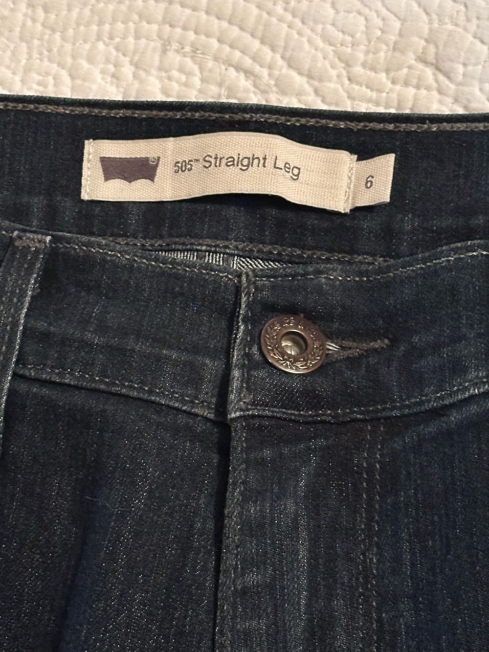 Levi's Women’s 505 Dark Wash Straight Jeans 6 - Picture 2 of 10